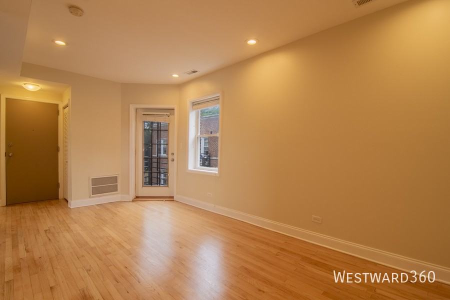 4334 N Sacramento Ave #3W - Photo 4 of 14