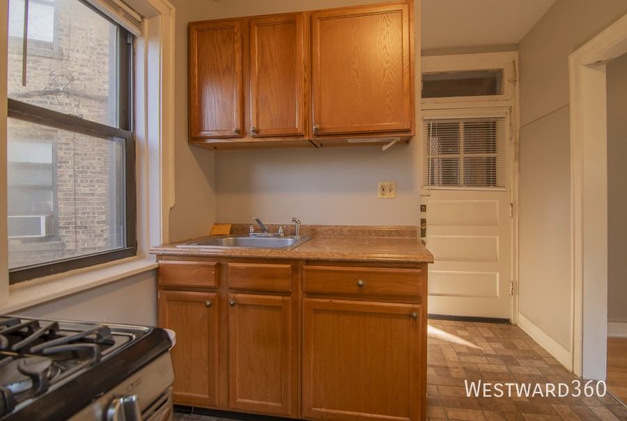 6055 N Ridge Ave #1 - Photo 7 of 15
