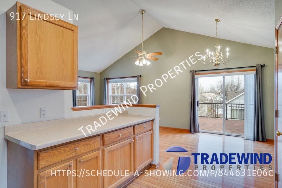 917 Lindsey Ln - Photo 4 of 31