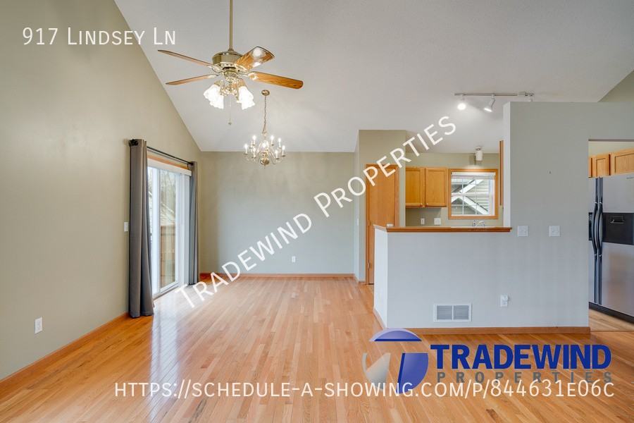 917 Lindsey Ln - Photo 5 of 31