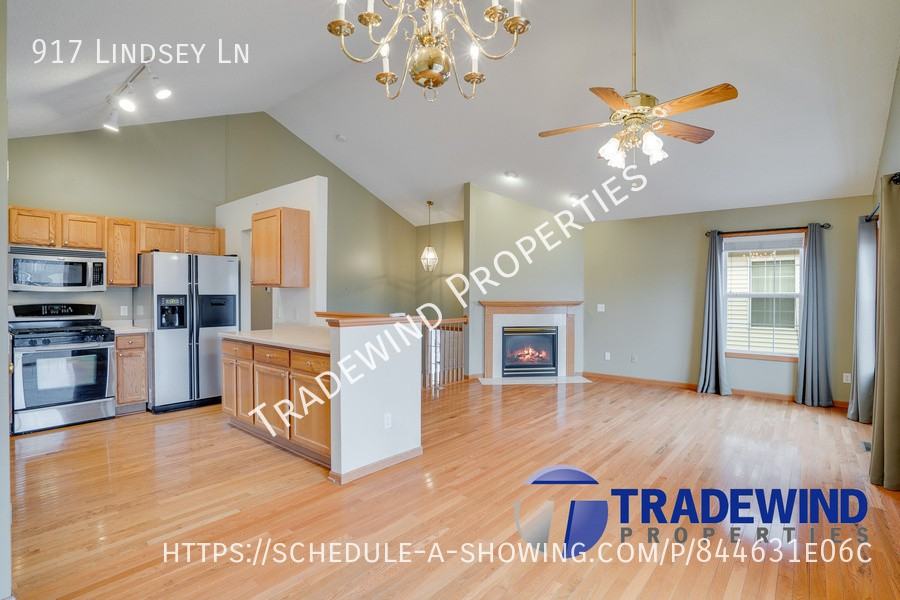 917 Lindsey Ln - Photo 6 of 31