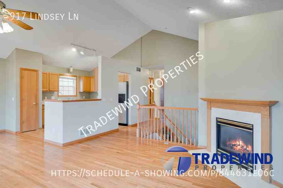 917 Lindsey Ln - Photo 7 of 31