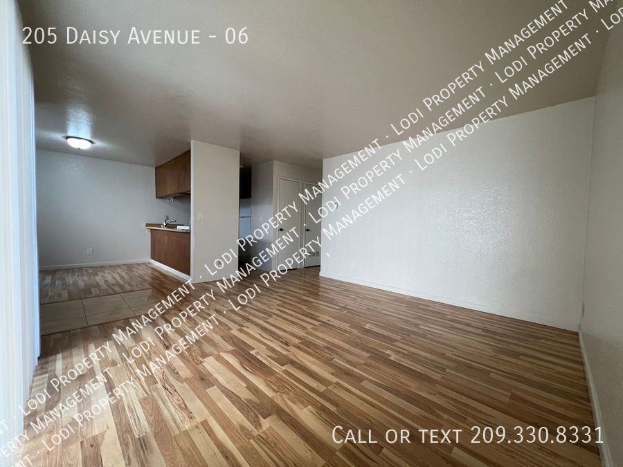 205 Daisy Ave #06 - Photo 3 of 17