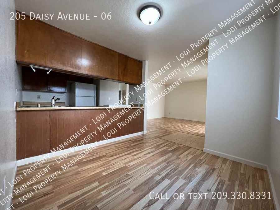 205 Daisy Ave #06 - Photo 6 of 17