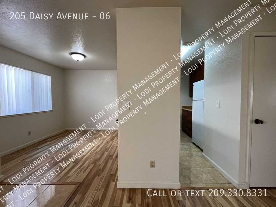 205 Daisy Ave #06 - Photo 7 of 17
