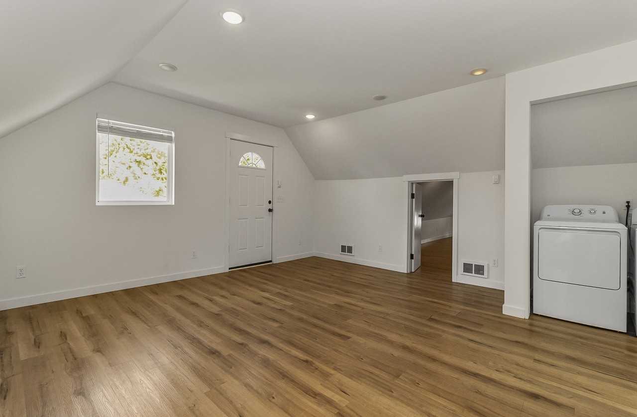 816 S Sullivan St #816B - Photo 6 of 19