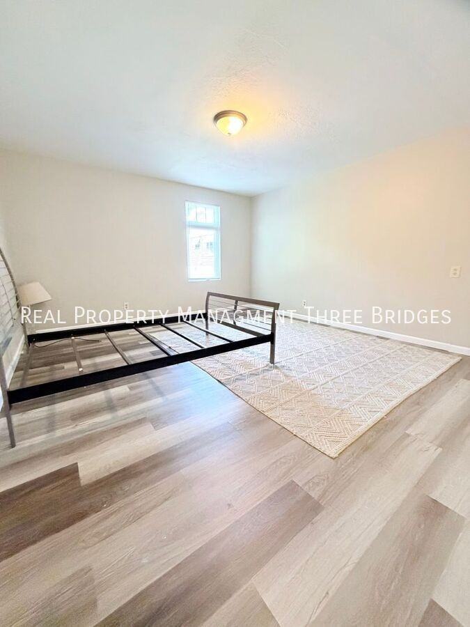 9024 Forest Ave - Photo 3 of 18