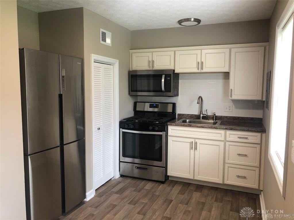 215 South St - Photo 5 of 13