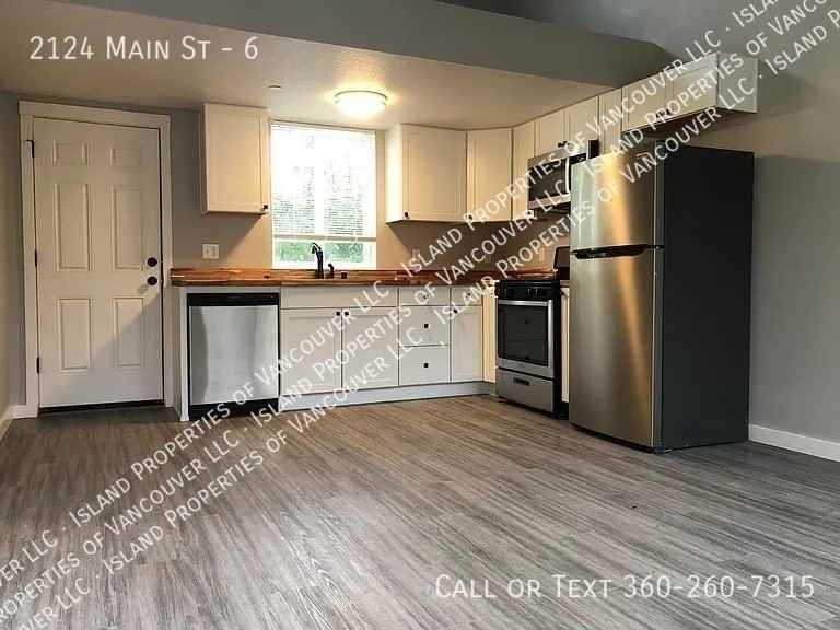2124 Main St #6 - Photo 2 of 7