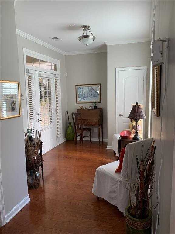 321 Glens Way - Photo 2 of 8