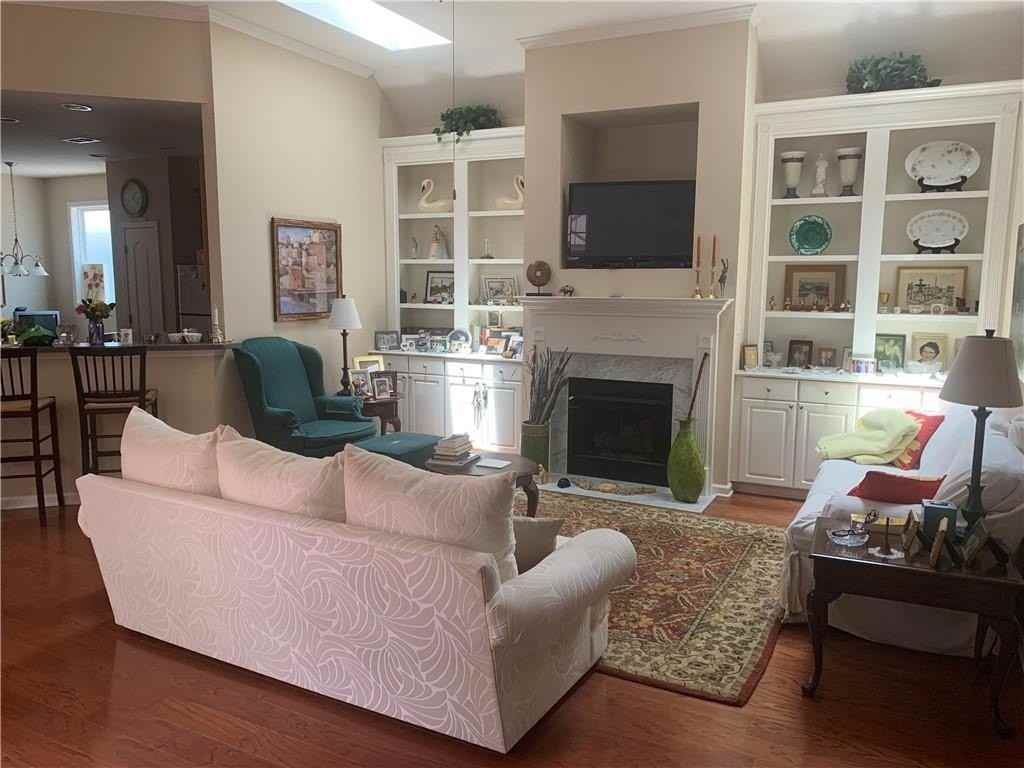 321 Glens Way - Photo 3 of 8