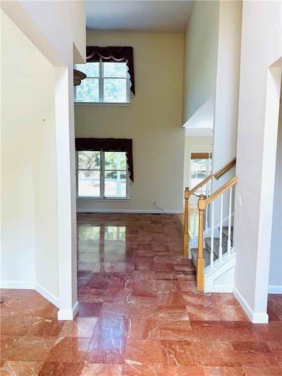 811 Valley Dr - Photo 2 of 27