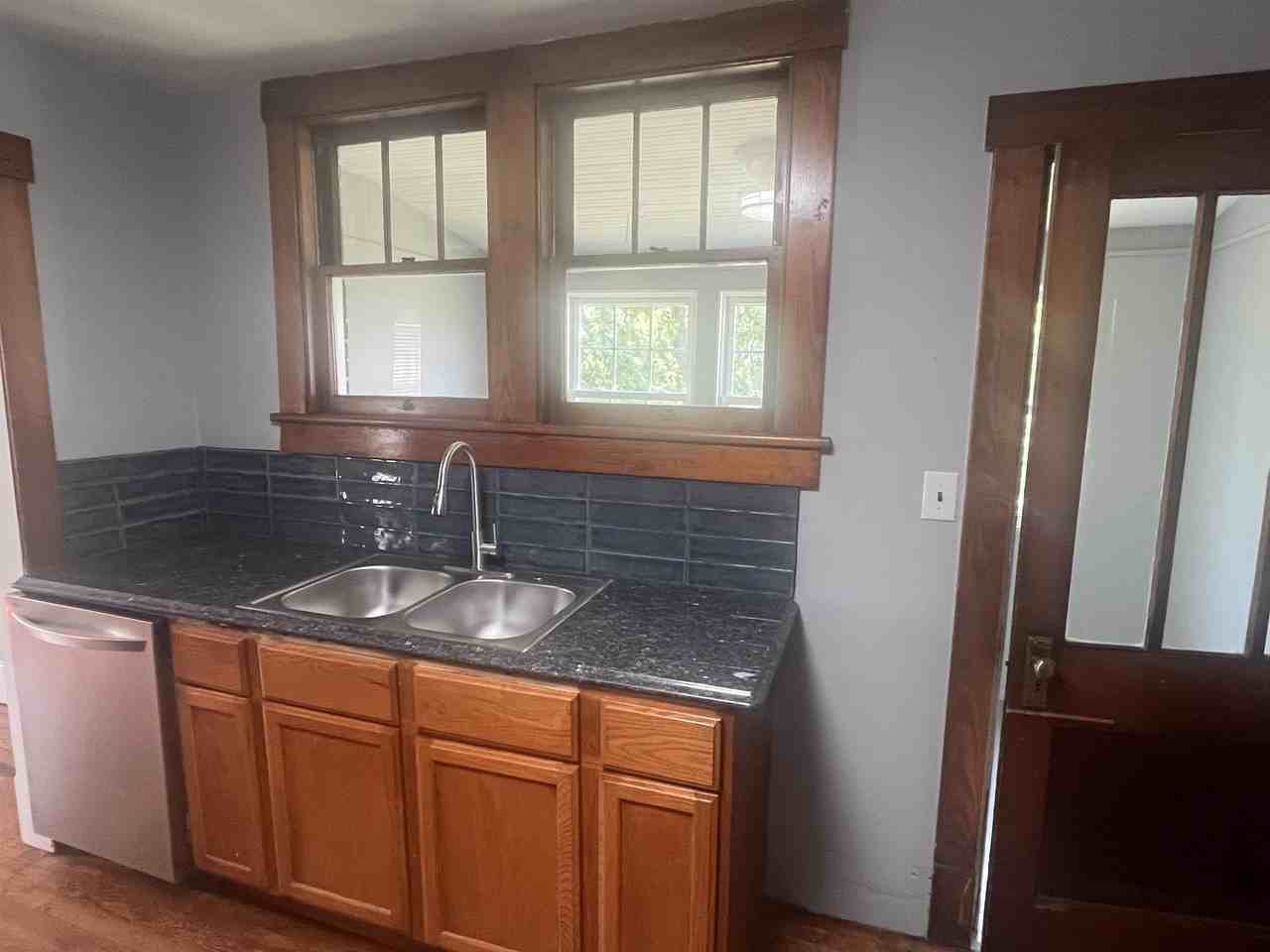 322 Marr St - Photo 3 of 18