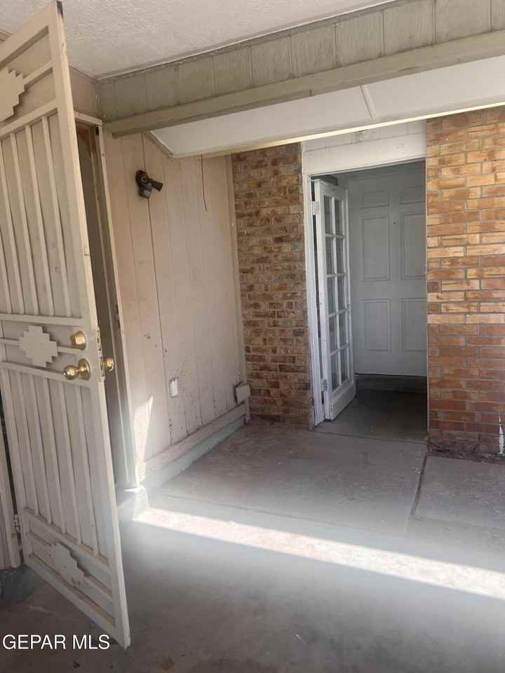 6057 Morning Glory Cir - Photo 2 of 19