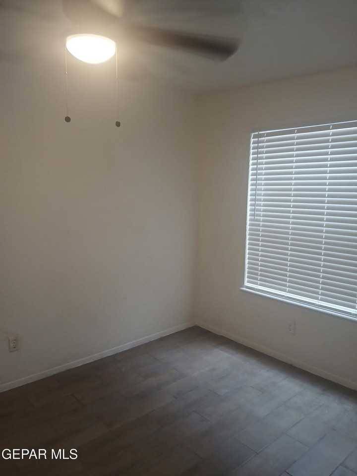 6057 Morning Glory Cir - Photo 3 of 19