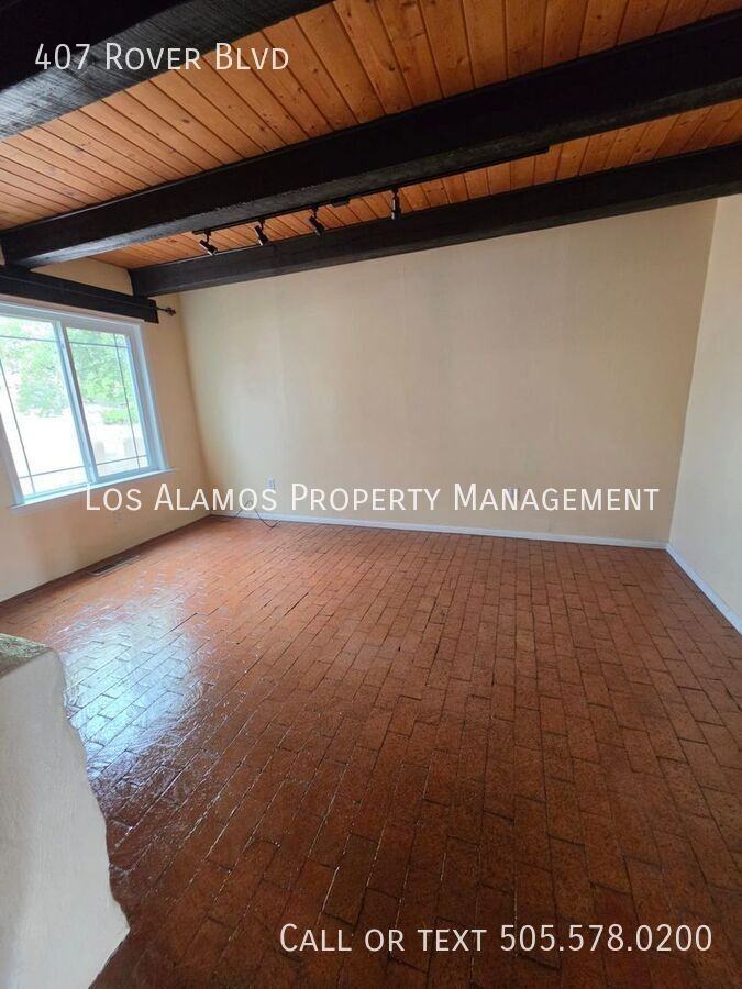 407 Rover Blvd - Photo 2 of 17