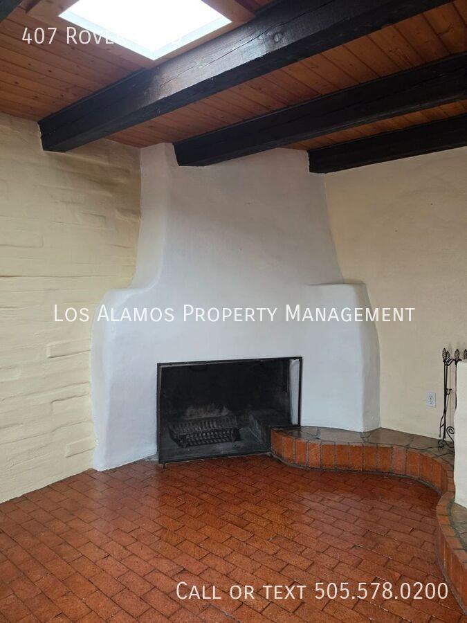 407 Rover Blvd - Photo 3 of 17