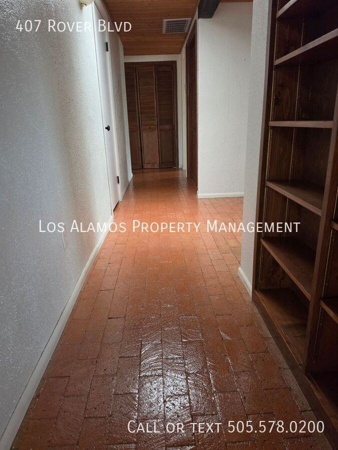 407 Rover Blvd - Photo 4 of 17