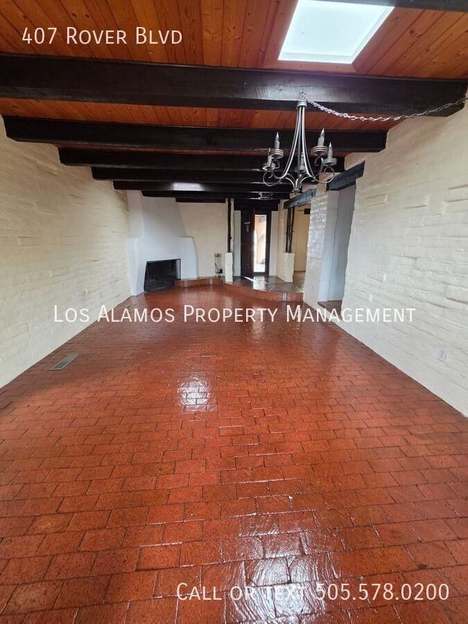 407 Rover Blvd - Photo 6 of 17