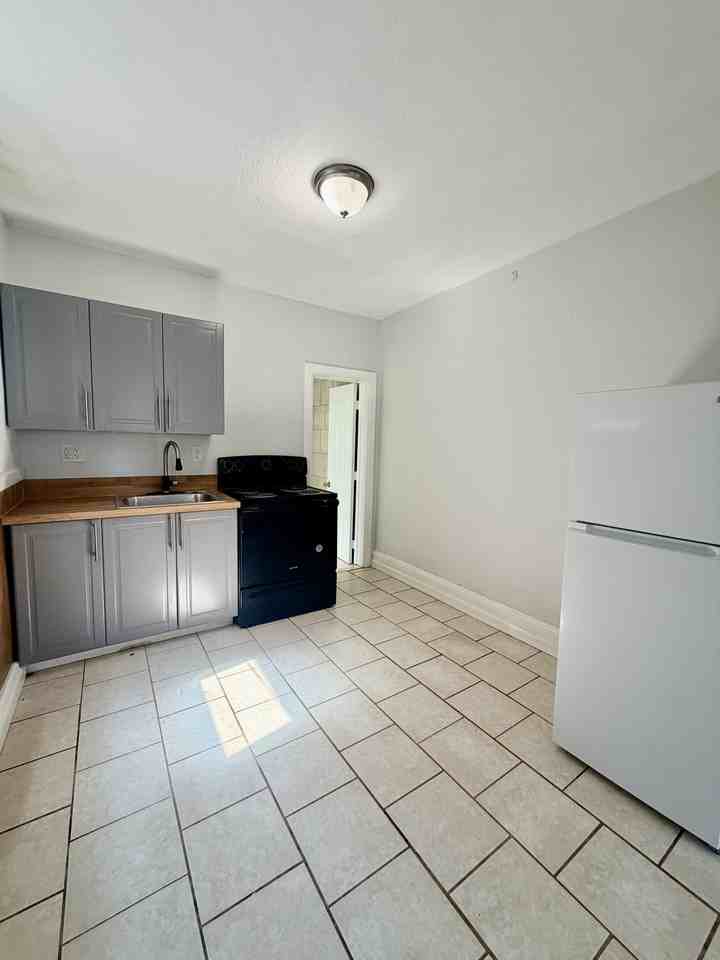 1514 Arrott St #2 - Photo 5 of 7