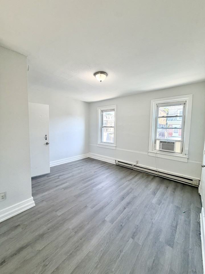 1514 Arrott St #2 - Photo 6 of 7