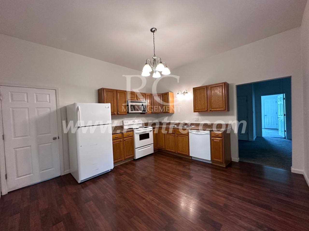 702 S Sandusky St - Photo 2 of 14
