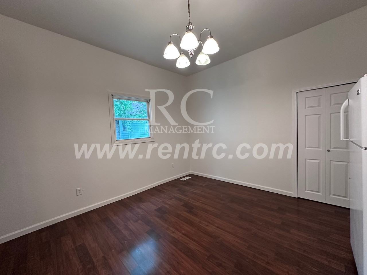 702 S Sandusky St - Photo 3 of 14