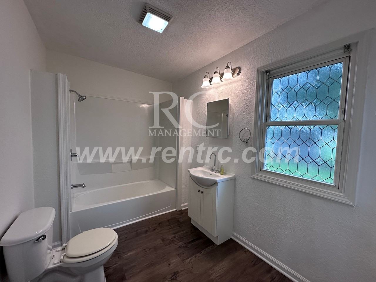 702 S Sandusky St - Photo 4 of 14