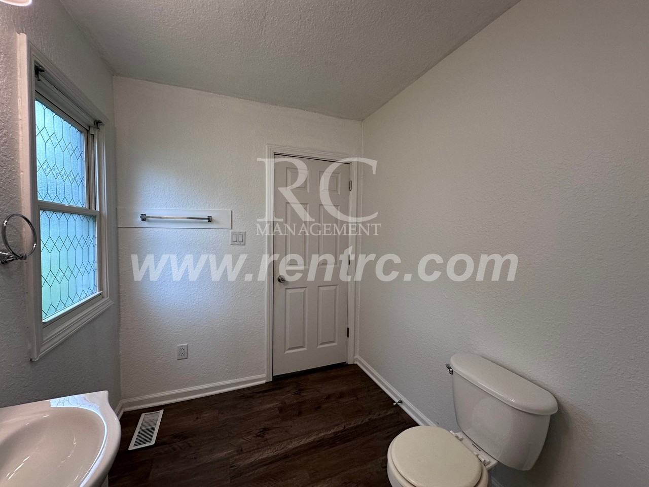 702 S Sandusky St - Photo 5 of 14