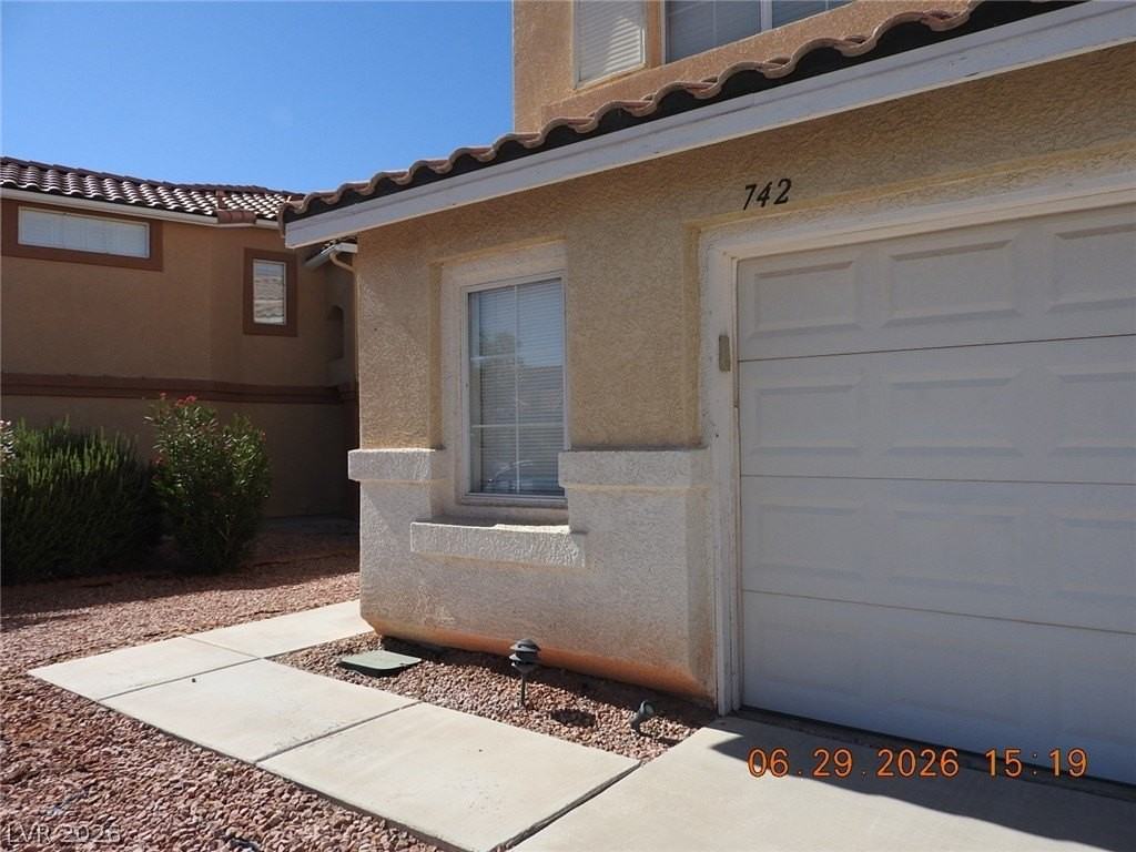 742 Endicott Ct - Photo 2 of 41