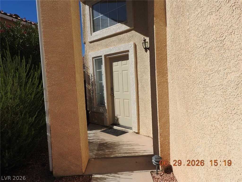 742 Endicott Ct - Photo 3 of 41