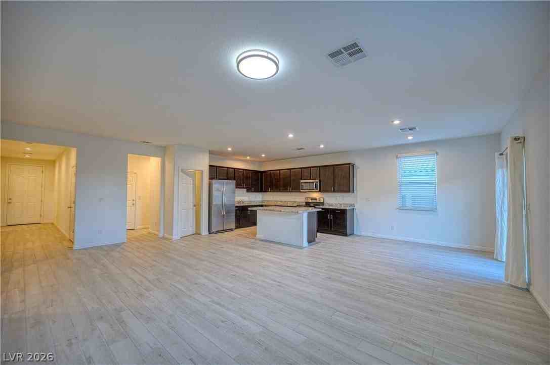 5635 S Larimer St - Photo 4 of 15