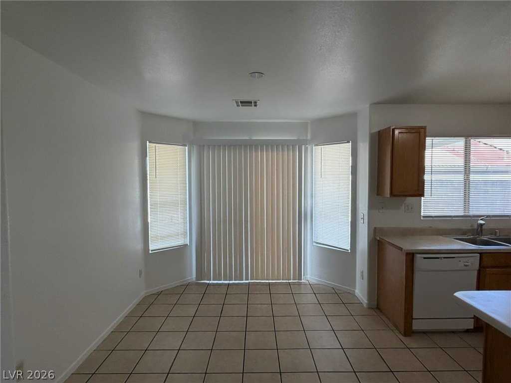 2561 Rosy Sunrise St - Photo 5 of 18