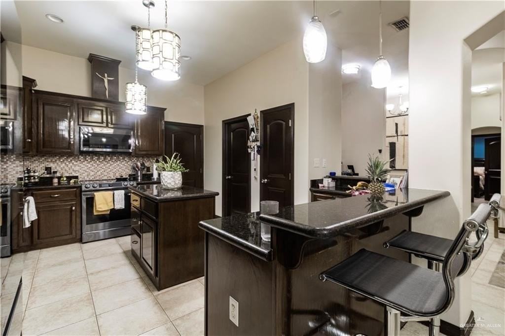 2504 Sevilla St - Photo 5 of 19