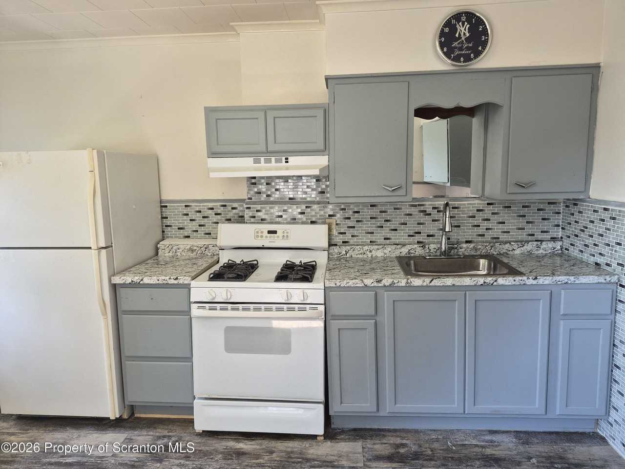 68 Green Pl #1 - Photo 2 of 18