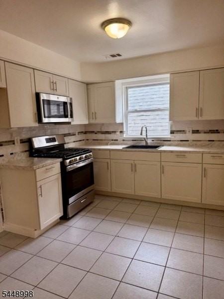 1073 Bond St - Photo 7 of 13