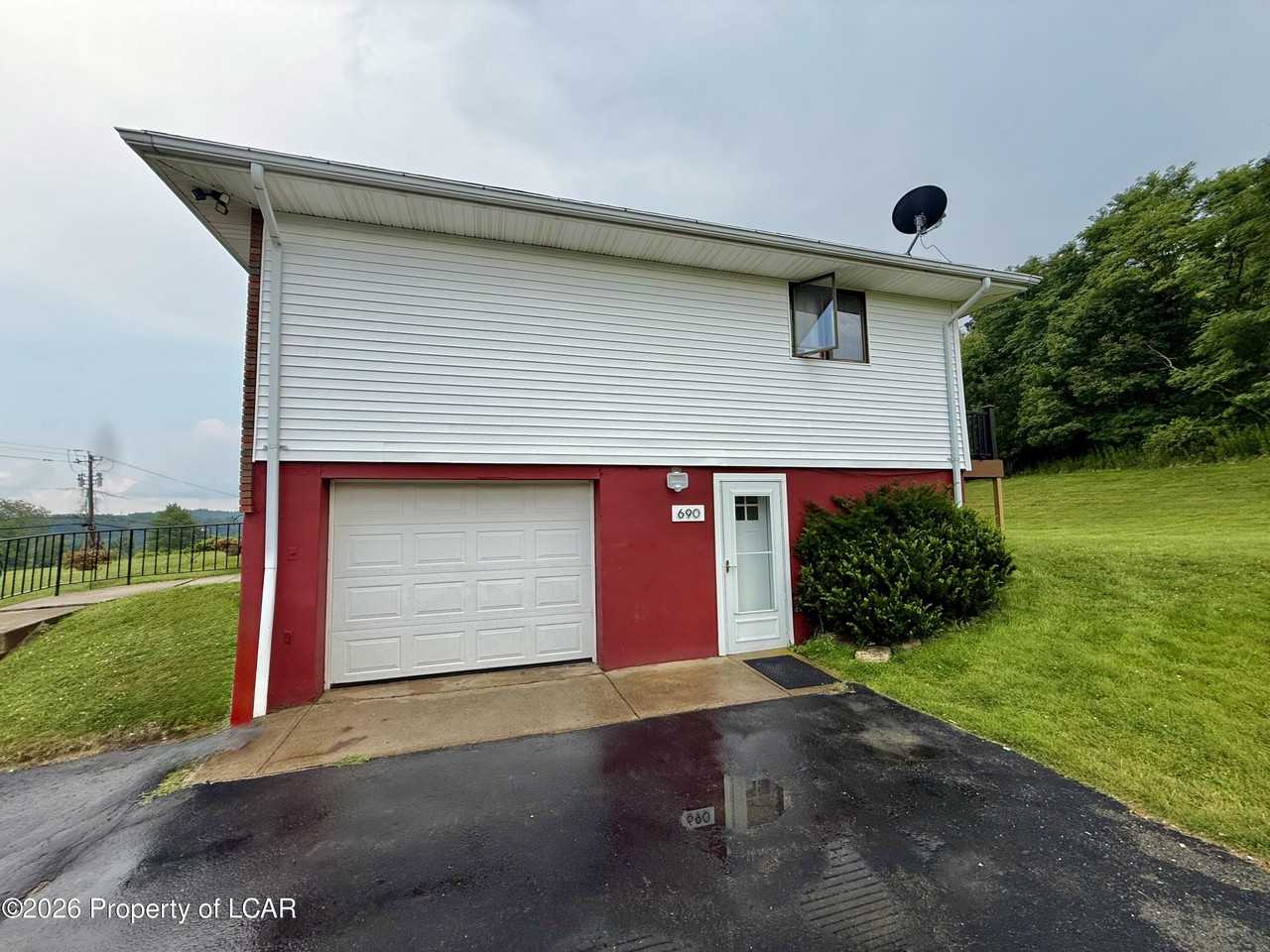694 Orange Rd - Photo 2 of 11