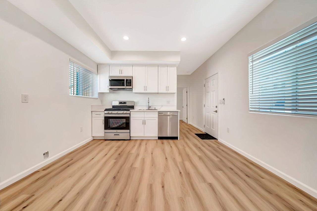14527 Hartland St #11 - Photo 4 of 14