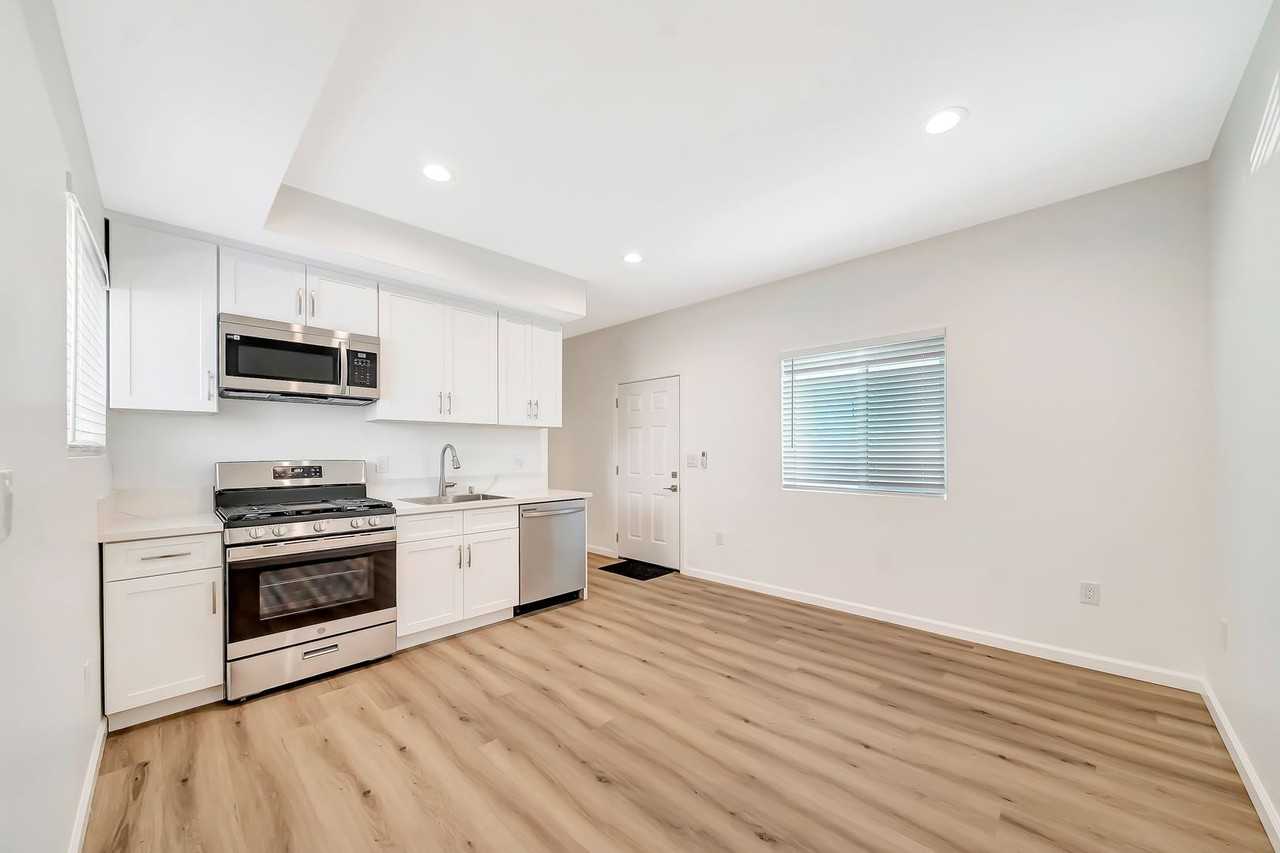 14527 Hartland St #11 - Photo 5 of 14