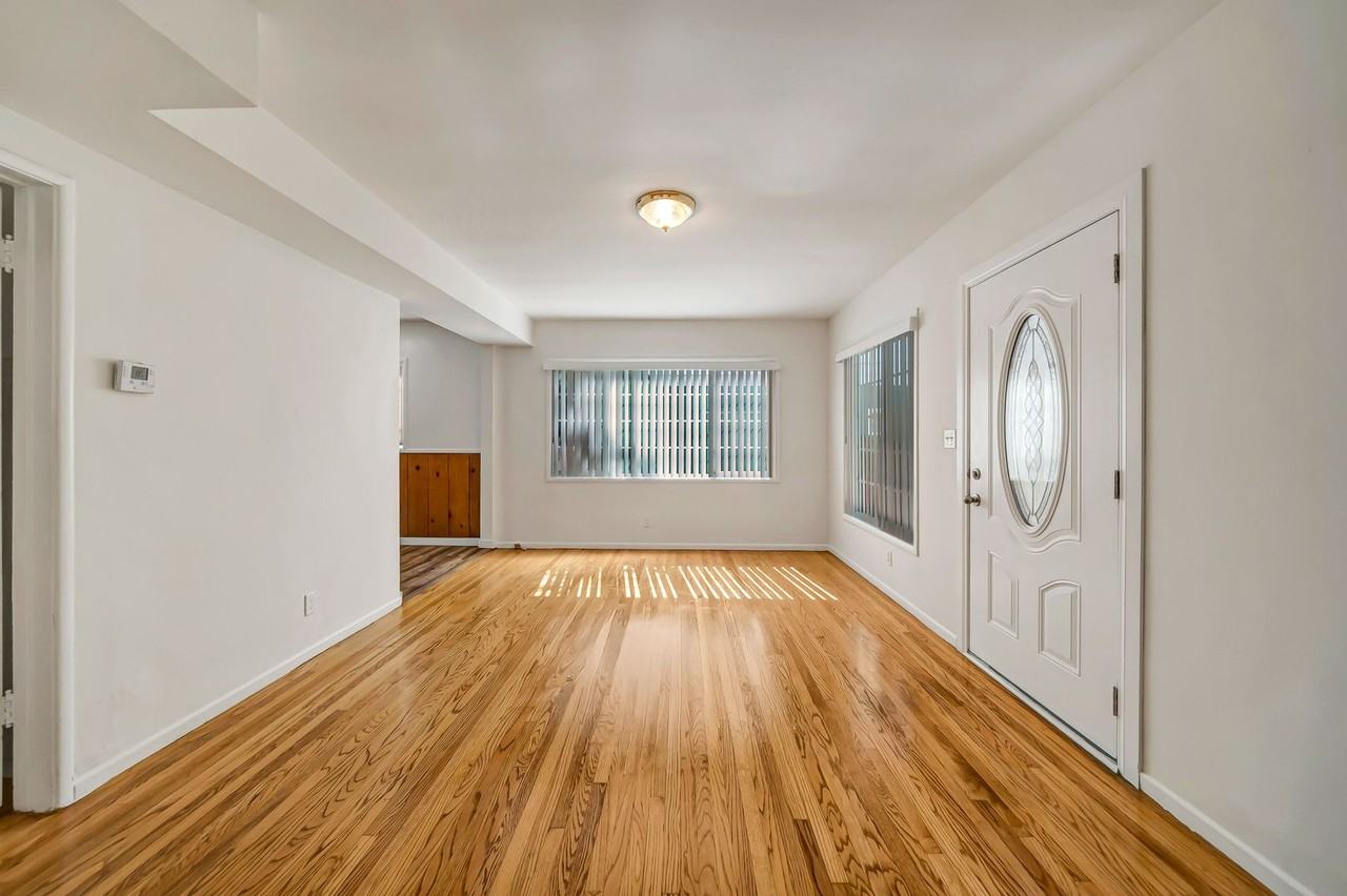 654 Patterson Ave - Photo 6 of 27