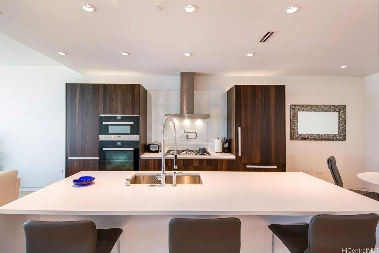 1118 Ala Moana Blvd #1203 - Photo 4 of 21