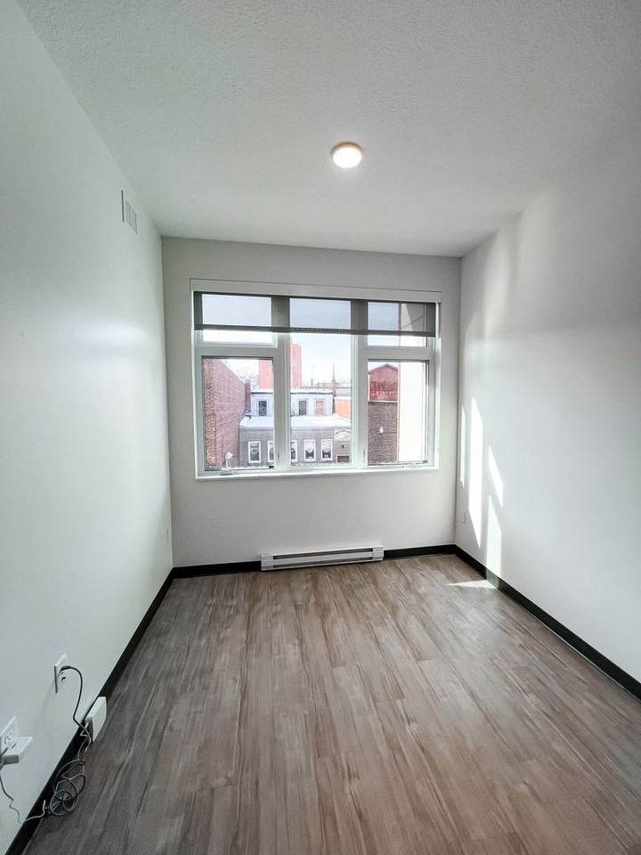 314 W 4th St #206 - Photo 5 of 31