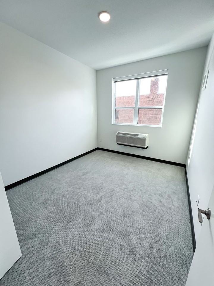 314 W 4th St #206 - Photo 6 of 31