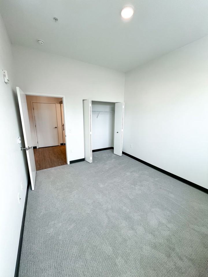 314 W 4th St #206 - Photo 7 of 31