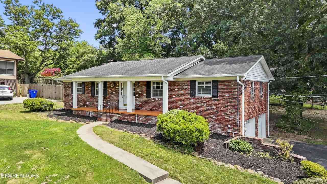 7720 Devonshire Dr - Photo 2 of 30
