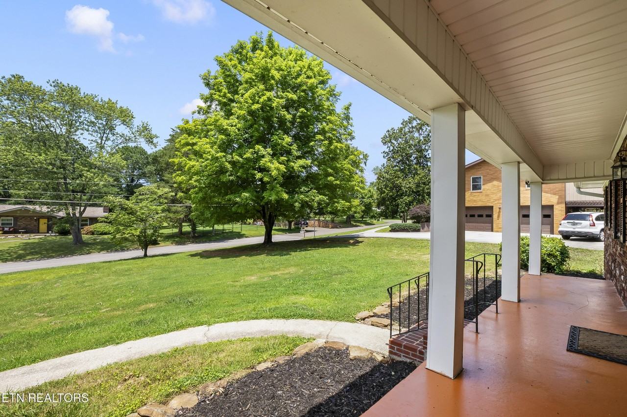 7720 Devonshire Dr - Photo 4 of 30