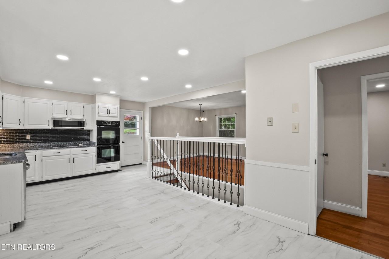 7720 Devonshire Dr - Photo 6 of 30