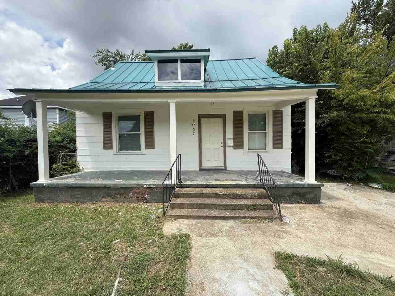 1057 College St #1