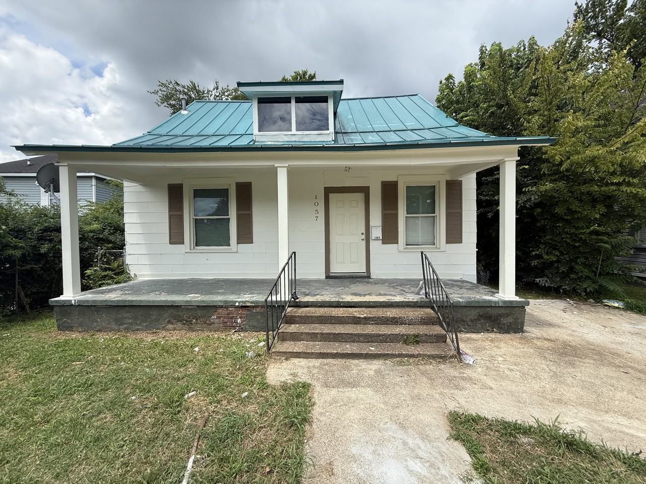 1057 College St #1 - Photo 2 of 26