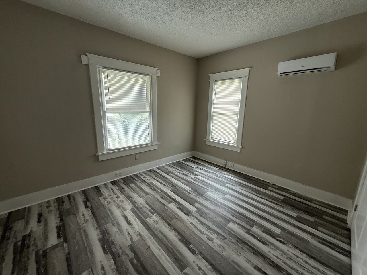 1057 College St #1 - Photo 5 of 26